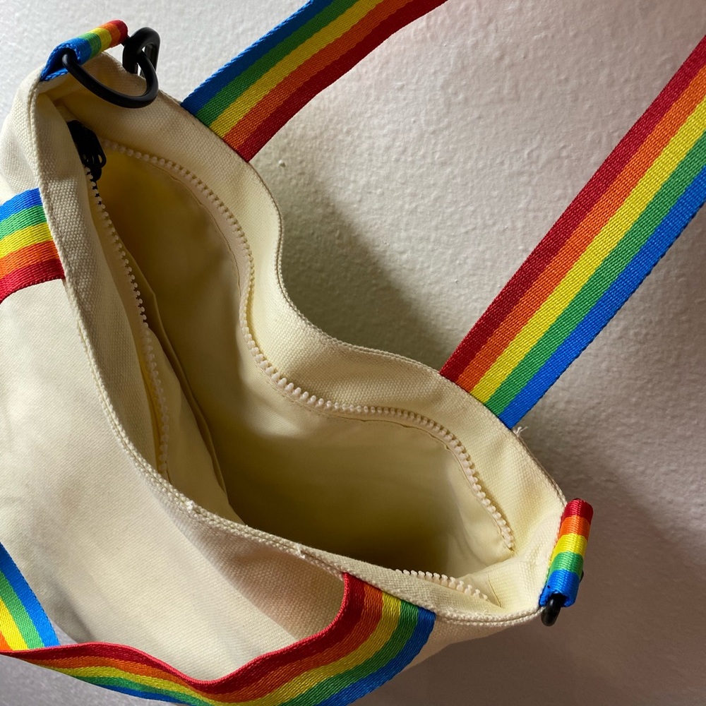 Rainbow stripe heart print tote - Picture 9 of 9